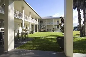 Hotel Friday On The Beach Byron Bay